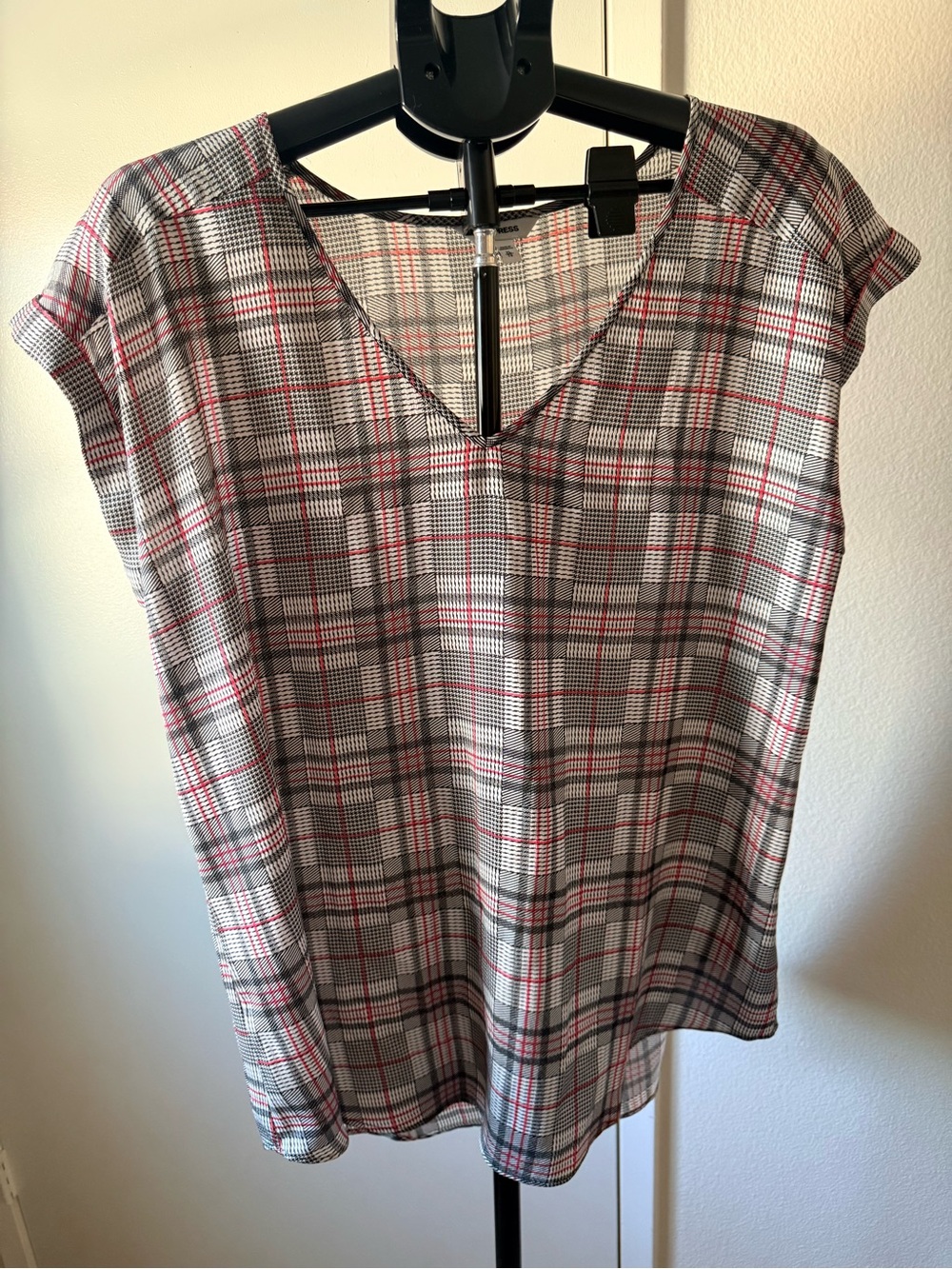 Express Plaid V-Neck Cap Sleeve Top in Gray and Red
